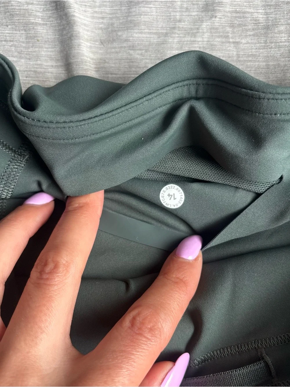 Lululemon Base Pace High-Rise Reflective Short 8" in Smoked Spruce size 14 - Picture 3 of 7